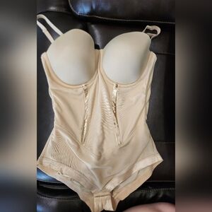 Maidenform Size 40D, Beige Firm Control Shapewear. New Without Tags